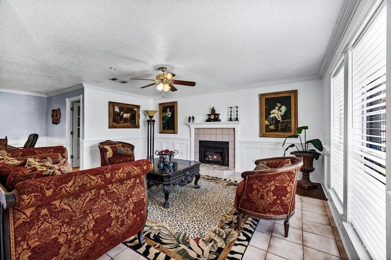 Photo 19 of 39 - 1702 Prairie Creek Ct, Garland, TX 75040