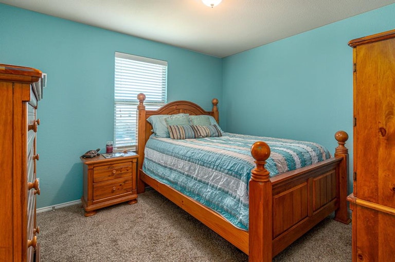 Photo 17 of 29 - 1300 Honeywood Ln, Royse City, TX 75189