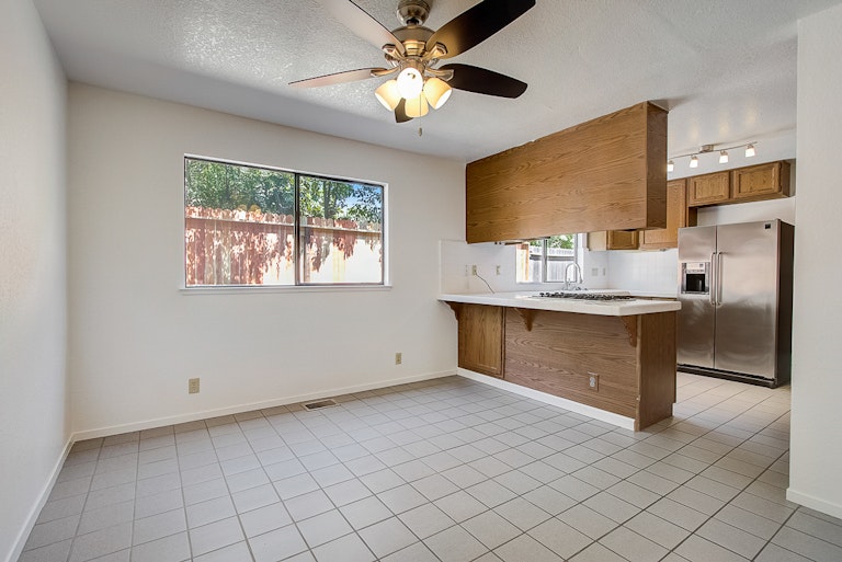 Photo 15 of 36 - 4232 Empire Way, Carmichael, CA 95608