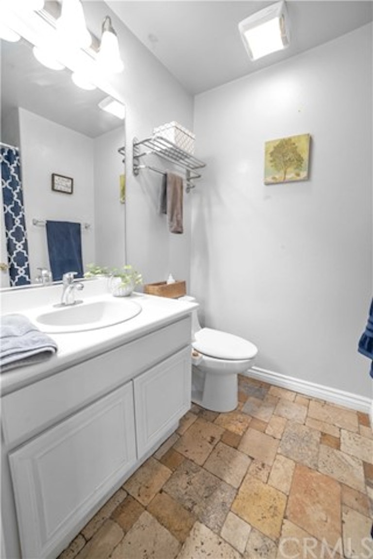 Photo 20 of 50 - 7491 Spindlewood Dr, Eastvale, CA 92880