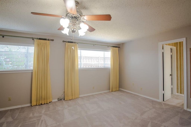 Photo 13 of 18 - 9547 Highland View Dr, Dallas, TX 75238
