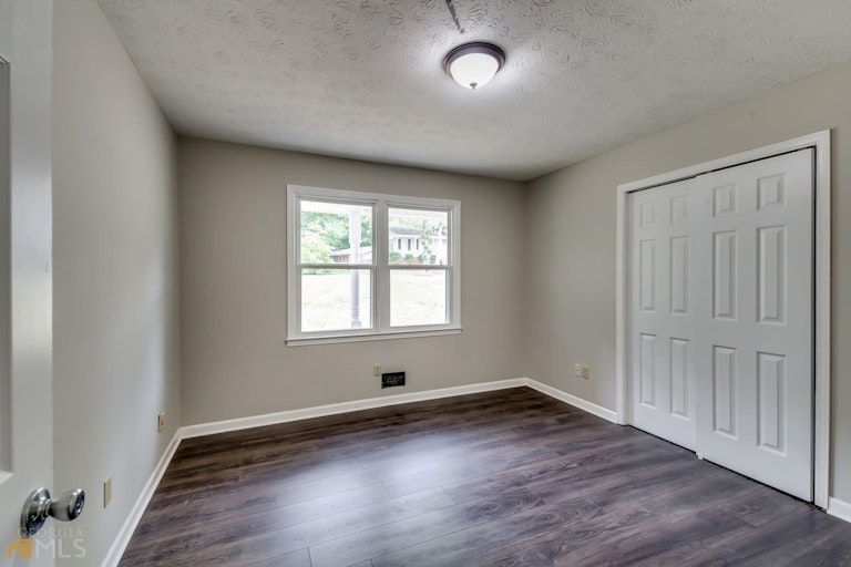 Photo 16 of 24 - 2920 NW Landmark Dr, Conyers, GA 30094
