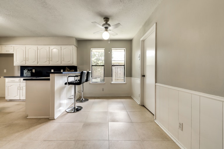 Photo 9 of 26 - 2805 Teakwood Ln, Plano, TX 75075