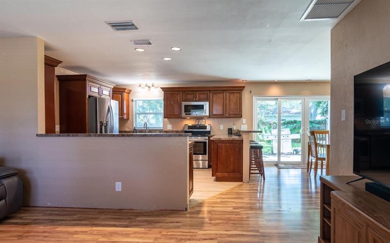 Photo 17 of 23 - 6440 27th Ave N, Saint Petersburg, FL 33710