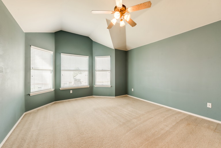 Photo 16 of 33 - 9909 Chadbourne Rd, Fort Worth, TX 76244