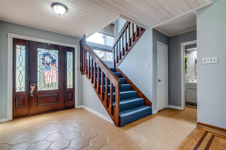 Photo 4 of 36 - 18303 Running Vine Ln, Spring, TX 77379
