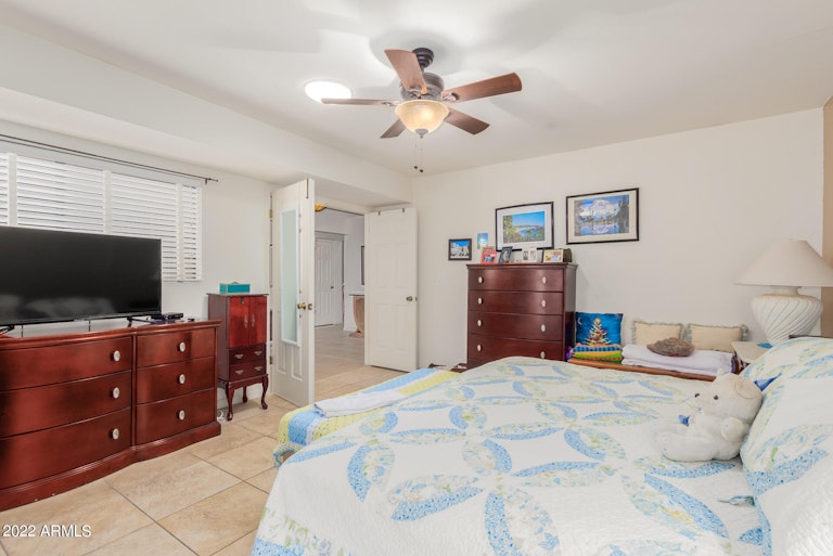 Photo 21 of 32 - 10424 E Cinnabar Ave, Scottsdale, AZ 85258