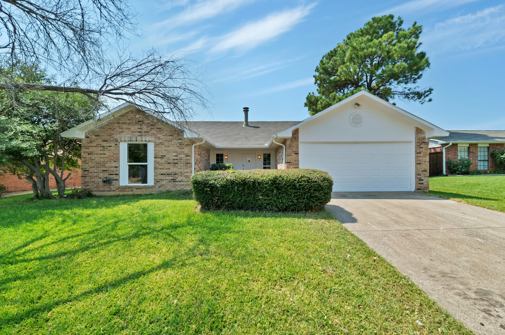 Photo 1 of 22 - 2409 Chinaberry Dr, Bedford, TX 76021