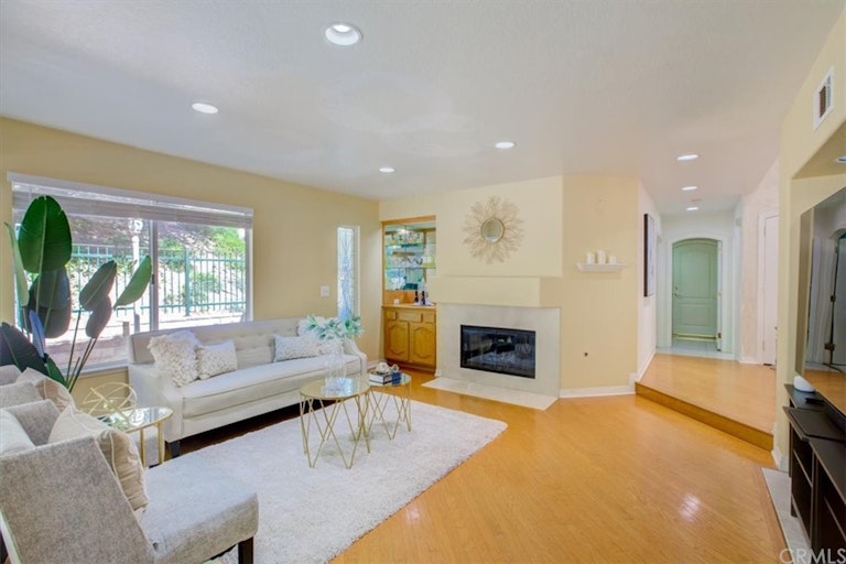 Photo 14 of 60 - 690 Allegro Ct, Simi Valley, CA 93065
