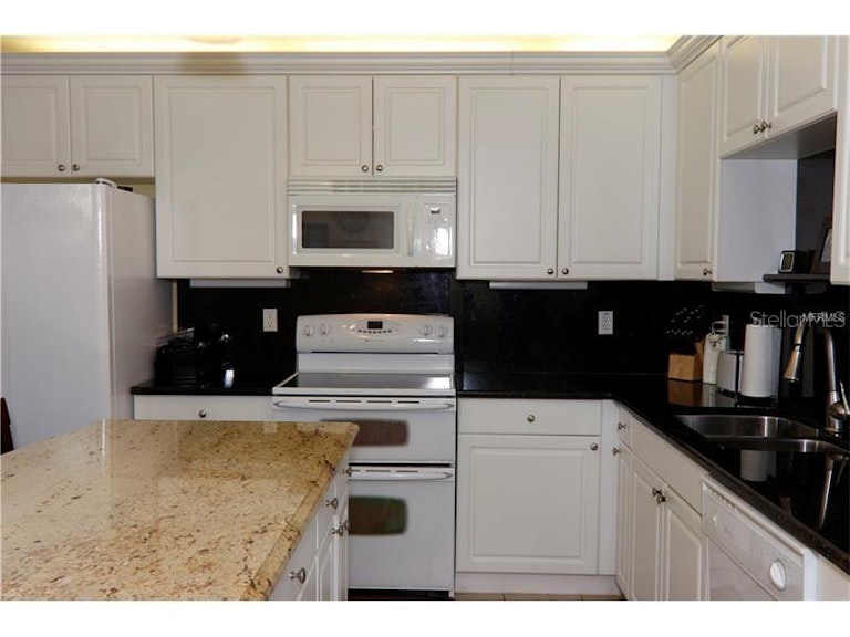 Photo 6 of 19 - 601 Fairmont Pl, Kissimmee, FL 34744