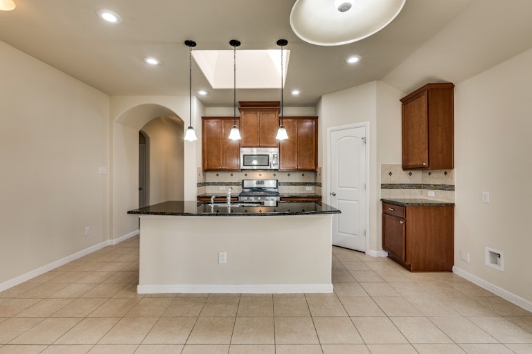 Photo 7 of 26 - 5908 Paddlefish Dr, Fort Worth, TX 76179