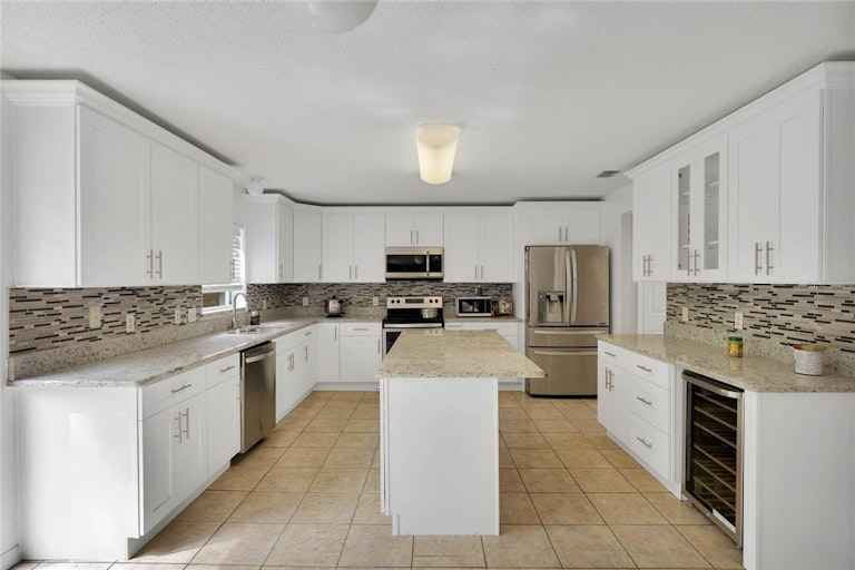 Photo 12 of 34 - 1975 Alambra Cir, Apopka, FL 32703