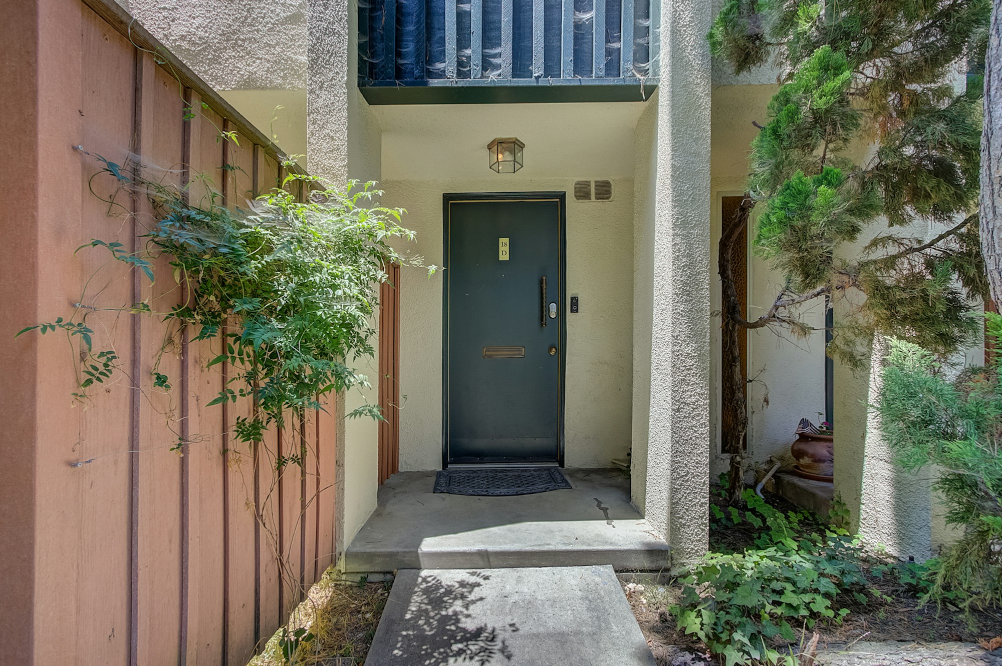 Photo 1 of 28 - 11260 Overland Ave #18D, Culver City, CA 90230