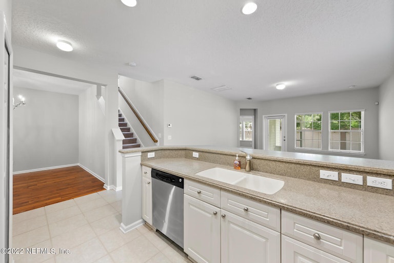 Photo 9 of 37 - 11778 Templeton Rd, Jacksonville, FL 32258