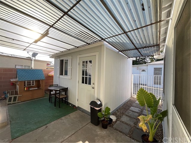 Photo 9 of 15 - 11201 Covello St, Sun Valley, CA 91352