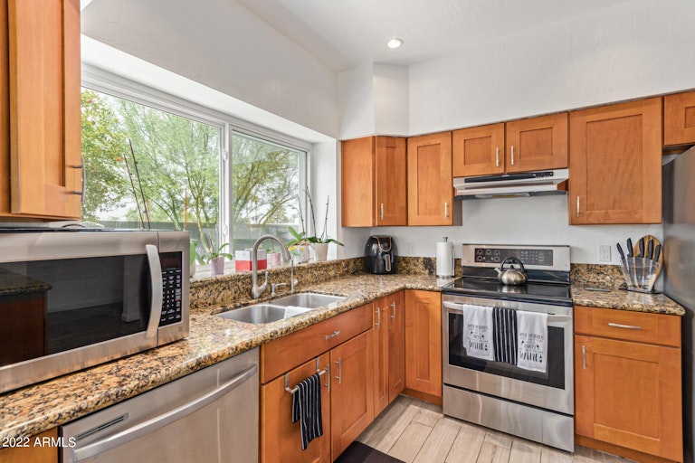Photo 11 of 32 - 4419 E Bluefield Ave, Phoenix, AZ 85032
