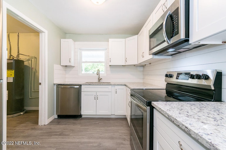 Photo 8 of 17 - 13350 Beall Ave, Jacksonville, FL 32218