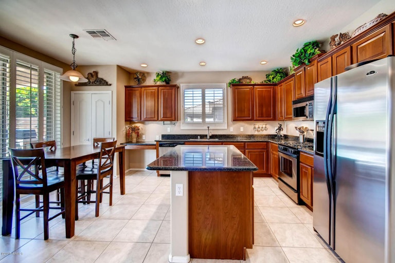 Photo 14 of 28 - 6233 W Bajada Rd, Phoenix, AZ 85083
