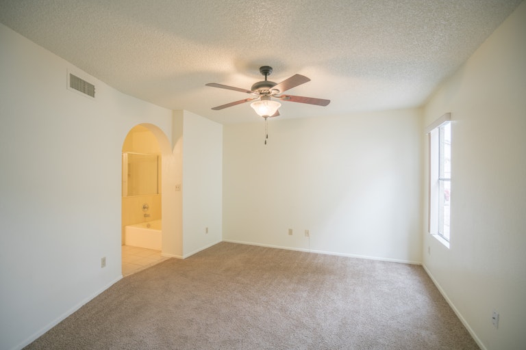 Photo 11 of 28 - 7631 W Ironwood Dr, Peoria, AZ 85345