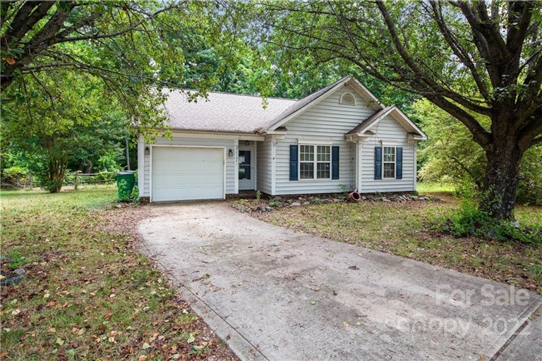 Photo 3 of 32 - 11841 Winter Pine Ln, Charlotte, NC 28269