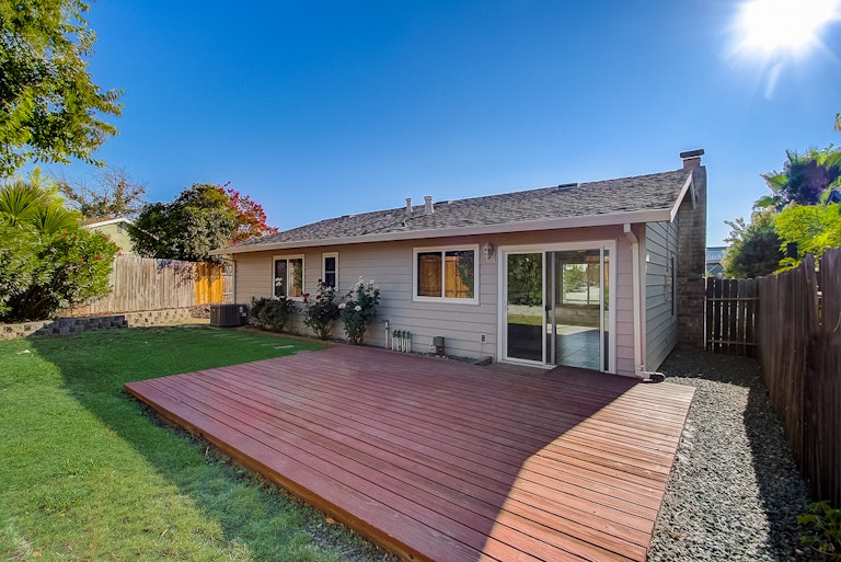 Photo 9 of 30 - 7863 Deer Creek Dr, Sacramento, CA 95823