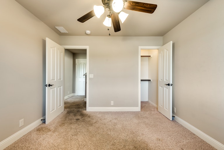 Photo 23 of 37 - 1129 Longhorn Dr, Aubrey, TX 76227