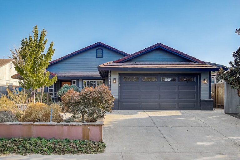 Photo 10 of 32 - 6724 Folkstone Way, Elk Grove, CA 95758
