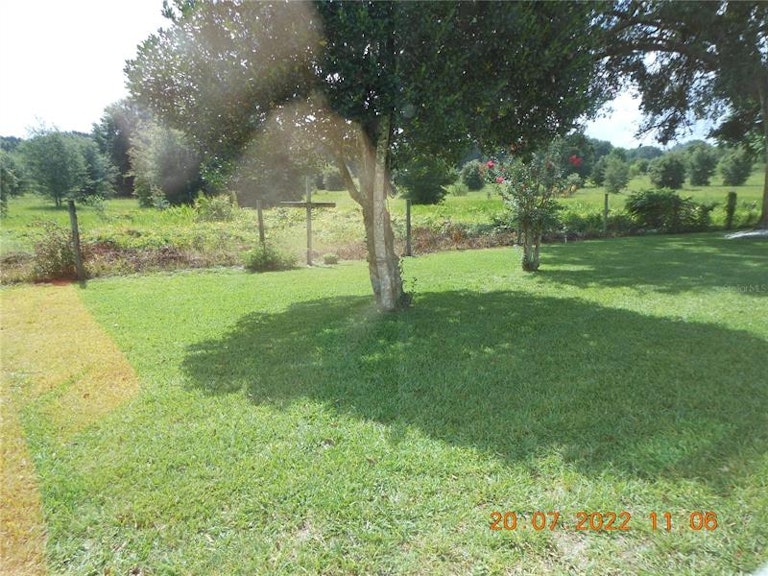 Photo 3 of 11 - 550 Saint Andrews Blvd, Lady Lake, FL 32159