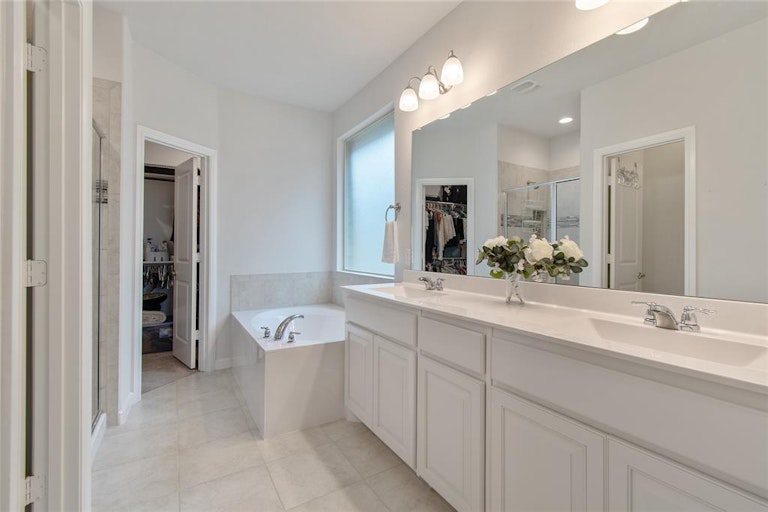 Photo 26 of 40 - 5828 Stream Dr, Fort Worth, TX 76137