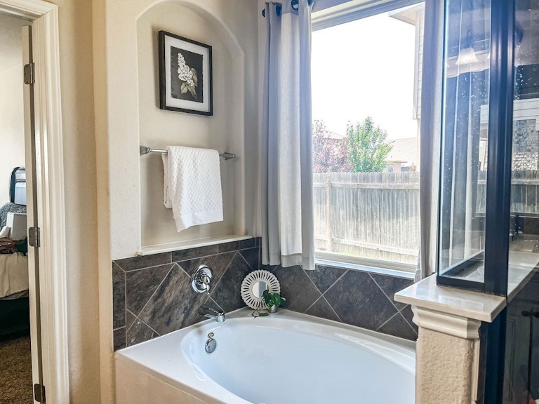 Photo 12 of 39 - 8329 Angelo Loop, Round Rock, TX 78665