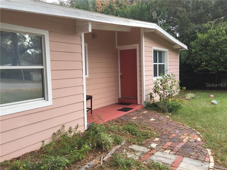 Photo 2 of 12 - 10207 N 21st St, Tampa, FL 33612