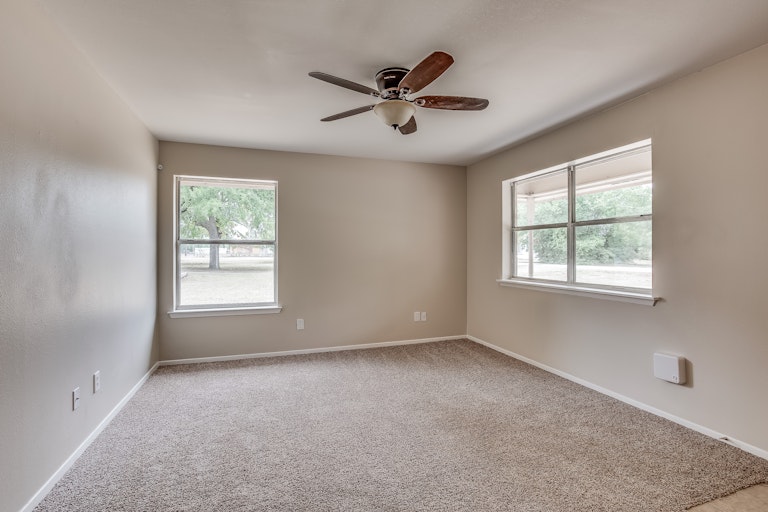 Photo 7 of 21 - 214 E 4th St, Anna, TX 75409