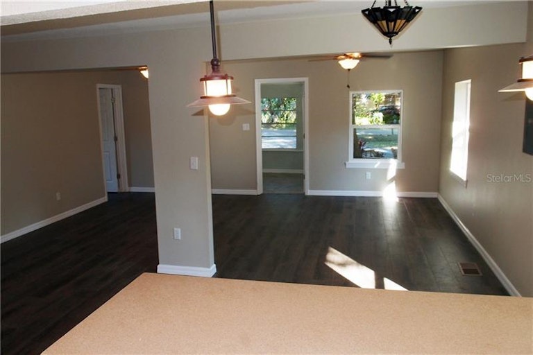 Photo 8 of 17 - 3703 2nd Avenue Dr E, Palmetto, FL 34221