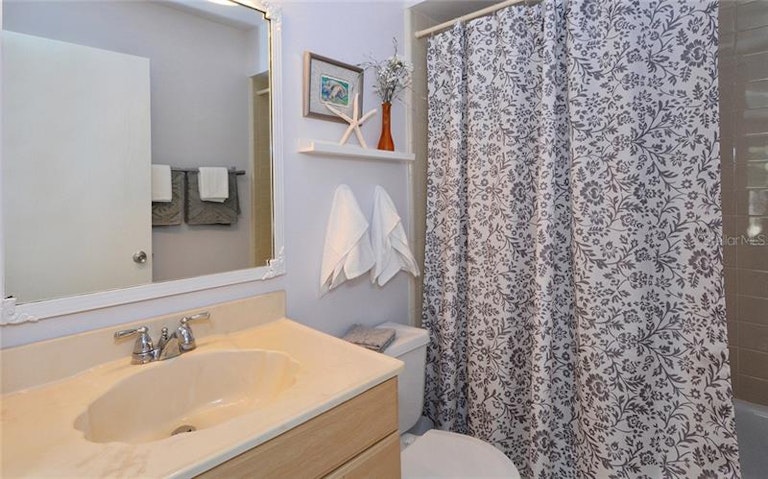 Photo 12 of 25 - 3702 6th Ave #1, Holmes Beach, FL 34217