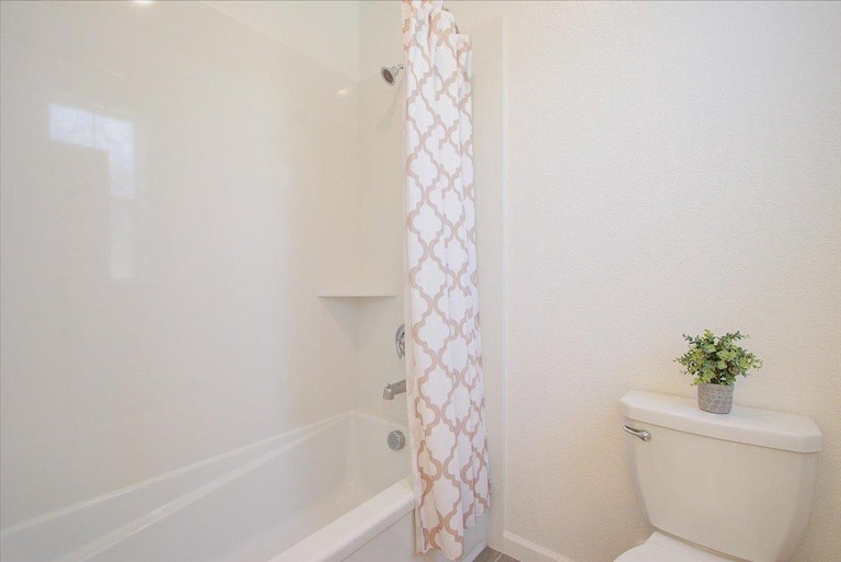 Photo 16 of 43 - 10082 Mud Hen Way, Elk Grove, CA 95757