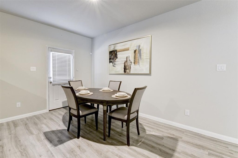 Photo 5 of 10 - 1518 Barcelona Way, Baytown, TX 77520