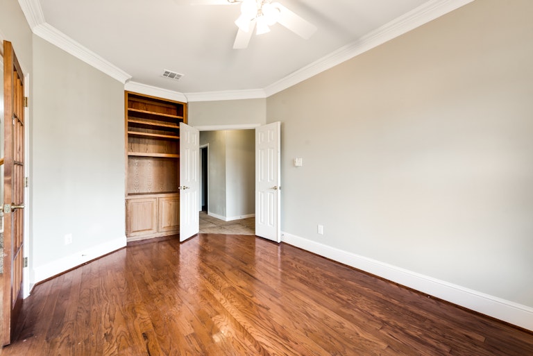 Photo 13 of 31 - 3612 Amber Hills Dr, Dallas, TX 75287