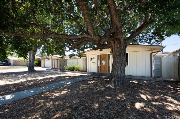 Photo 3 of 28 - 953 S Salem St, Anaheim, CA 92802
