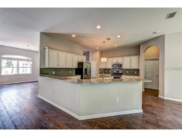 Photo 8 of 25 - 5820 Denison Dr, Venice, FL 34293