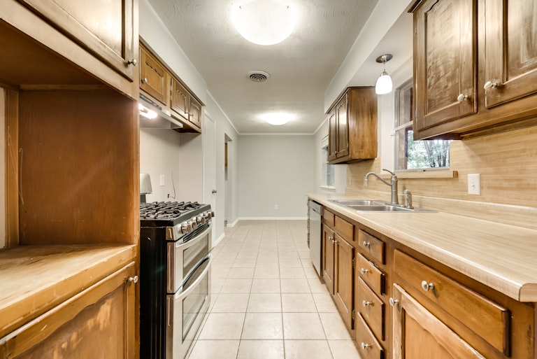 Photo 8 of 27 - 2137 Yorkshire Dr, Garland, TX 75041