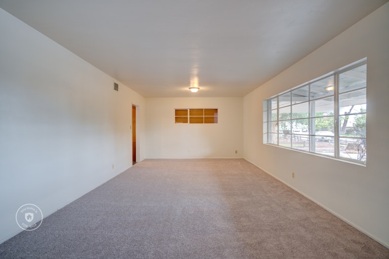 Photo 5 of 26 - 2407 W Shady Glen Ave, Phoenix, AZ 85023