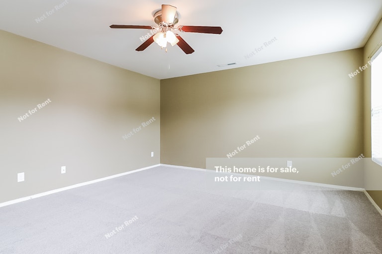 Photo 11 of 26 - 526 Kerriann Ln, Clayton, NC 27520
