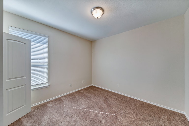 Photo 22 of 28 - 4701 Red Gate Cir, Keller, TX 76244