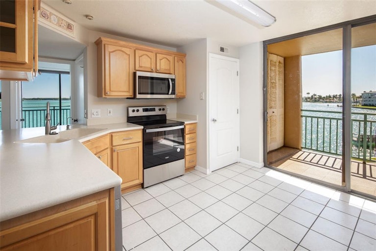 Photo 12 of 29 - 1 Key Capri #213E, Treasure Island, FL 33706