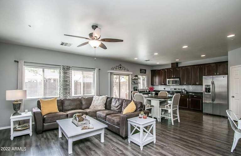 Photo 1 of 24 - 12946 N 88th Dr, Peoria, AZ 85381