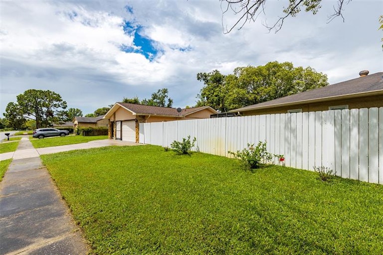 Photo 2 of 23 - 12921 Banyan St, Hudson, FL 34669