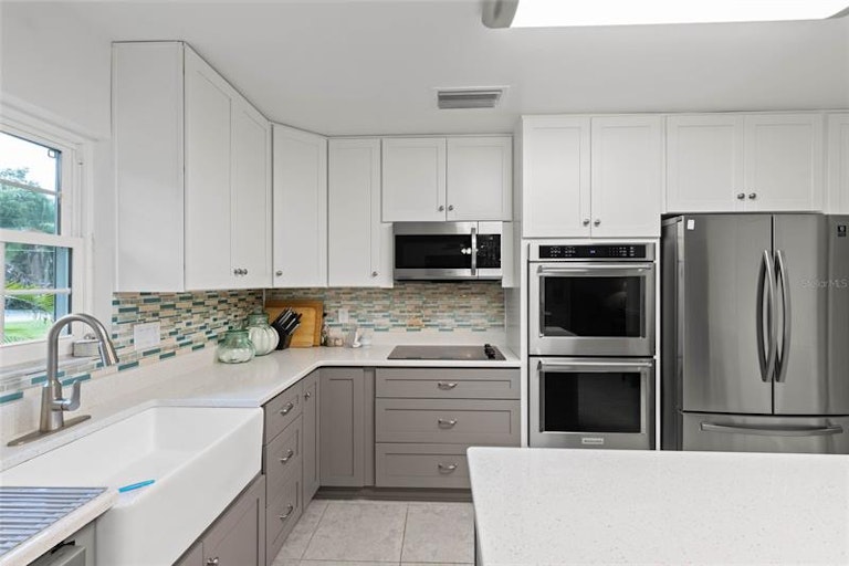 Photo 11 of 56 - 721 W Nelson St, Tavares, FL 32778