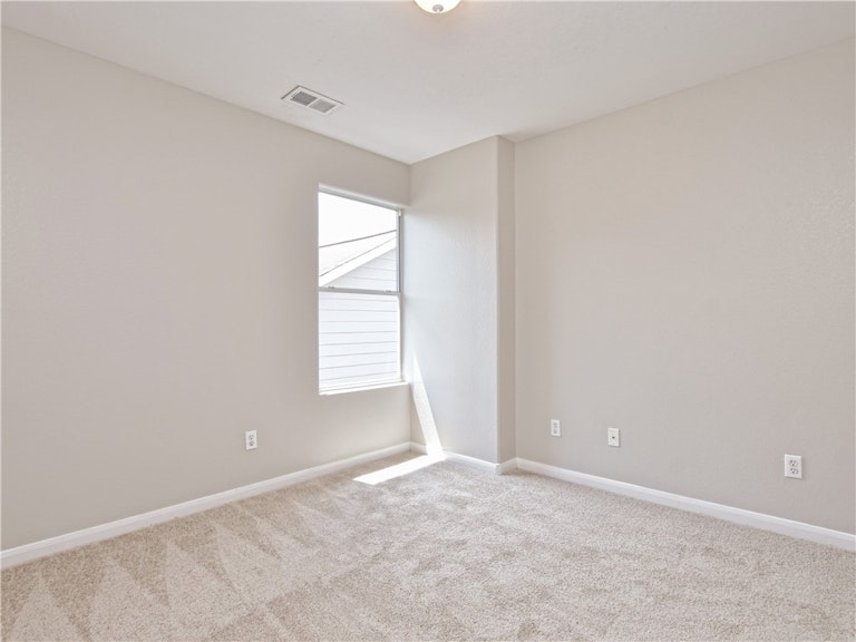 Photo 24 of 40 - 2116 Amur Dr, Austin, TX 78745