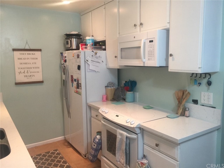 Photo 10 of 30 - 555 S La Veta Park Cir #116, Orange, CA 92868
