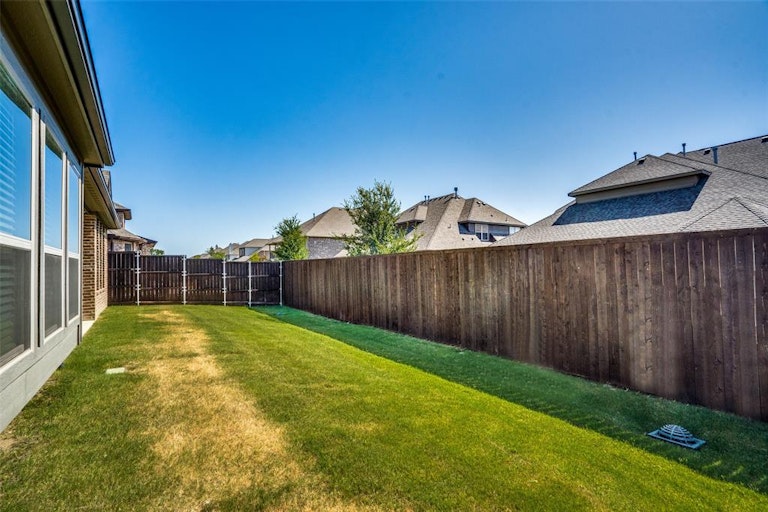 Photo 36 of 40 - 10556 Wintergreen Dr, Frisco, TX 75035